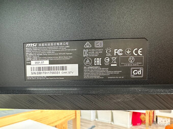 zakriveny lcd monitor - 3