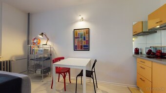 Prenájom štýlovej garsónky s veľkým balkónom na Juhu v Trenč - 3