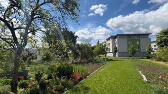 2 izbový byt s balkónom, záhradou a garážou, Nové Mesto nad - 3
