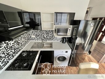 Na prenájom zrekonštruovaný, zariadený 1-izbový byt v NZ - 3