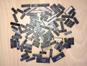 Predám EPROM a MHF45xxx a 100ks IO - 3