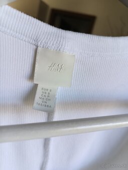 H&M biele vrúbkované mini šaty S-M - 3