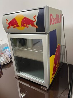 Red Bull chladnička v dobrom stave 70x44x47 - 3