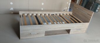 Posteľ 200 x 90 s roštom a matracom - 3