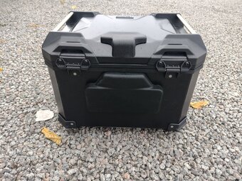 Predam 45 litrovy zadny box na moto - 3