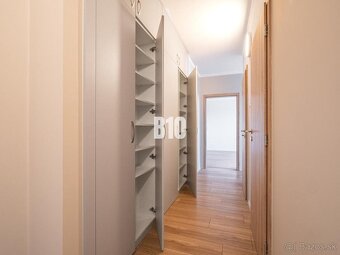 2 IZBOVÝ BYT NA PRENÁJOM V DÚBRAVKE S VÝHĽADOM NA KAMZÍK - 3
