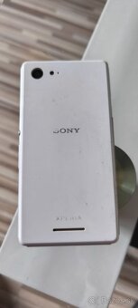 sony xperia e3 / aj postou - 3