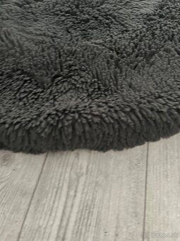 Krásny šedý kruhový koberec - 3