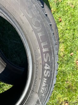 235/55 R18 Kumho Solus4 - zimné - 3