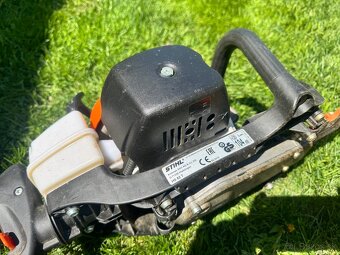 Predám Profi plotostrih Stihl HS 82 T - 3