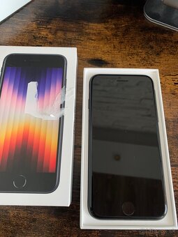 Apple iPhone SE 2022 - 3