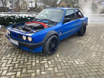 BMW E30 coupe s motorom S62B50 V8 - 3