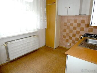 Mimoriadne zachovalý 2 izbový byt s loggiou v Lučenci - 3