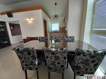 Moderný 4+1 rodinný dom v Dolnej Krupej s veľkým pozemkom - 3