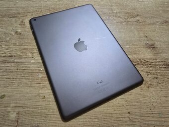 Ipad 7 128gb plnefunkcny v super stave ma len velmi jemne zn - 3