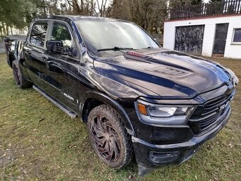 Dodge RAM 5.7 V8 , 4X4 , LARAMIE , max vybava , rok 2022 - 3