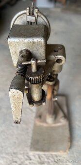 Stroj na zatváranie plechoviek - 3