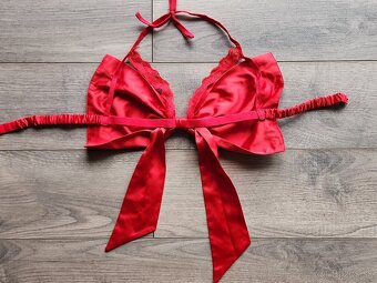 Červená podprsenka s mašľou - 3