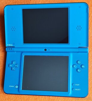Nintendo DSi XL - 3