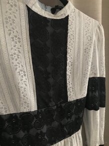Ciernobiele cipkovane saty - 3