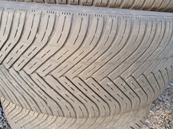 235/45 R19 letne - 3