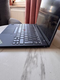 Superlahky takmer novy Lenovo X1 Nano i5-11g 16GB - iba 900g - 3