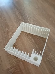 Stojan na Albi knihy a pero - 3