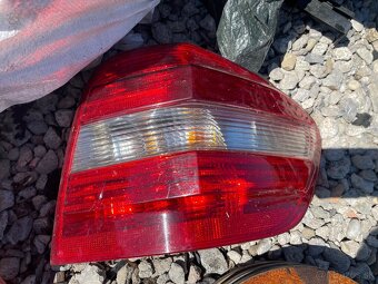 Zadne svetla Mercedes r class w164 ml - 3