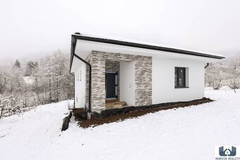 Elegantný dvojpodlažný rodinný dom s veľkým pozemkom v obci - 3