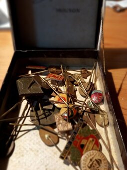 3x Dubček, plus 52 retro odznakov - 3