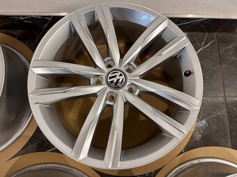 originální kolesa vw passat r18 Dartford - 3