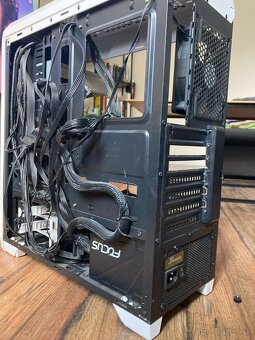Seasonic Focus Gold Plus 650w + Silentium PC - 3