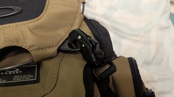 Oakley BATHROOM SINK UNISEX - Batoh - coyote - 3