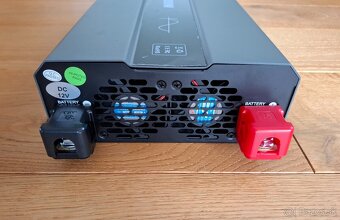 DATOU BOSS menič napätia 2000 W 12 V na 230 V - 3