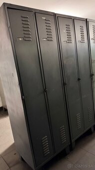 Kovová šatníková skriňa - 3