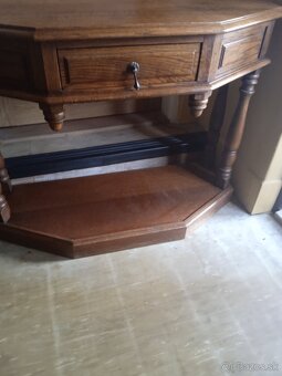 Konzolovy stolík - 3