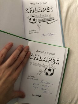 Chlapec v kopačkách - 3