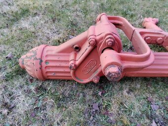 Retro liatinová pumpa - 3