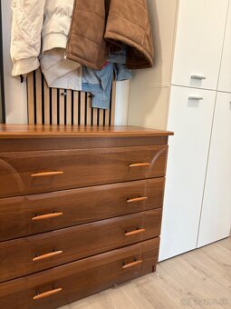 Komoda vo veľmi dobrom stave  15€ - 3