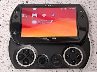 PSP GO (PSP-N1004) + ADAPTER (PLAYSTATION PORTABLE) - 3