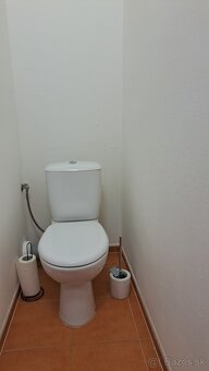 Ponúkame na prenájom priestrannú garsónku. - 3