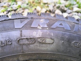 Predám 2x zimné vranik 175/70 r14 - 3
