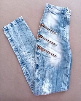 PUSH UP dámske svetlé džínsy s anjelskými krídlami vzadu - 3