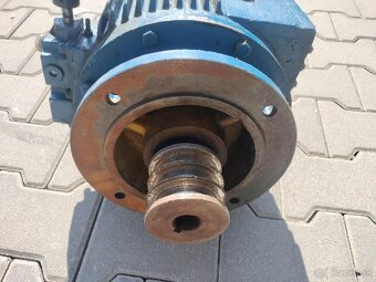 Elektromotor s prevodovkou (15) - 3