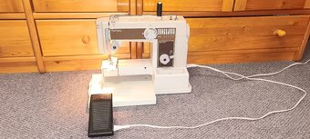 Predám šijací stroj Veritas Famula 4681 - 3