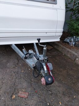 Predám karavan  pre 4 osoby  ( rýchlosť 100 KM/h )vTP - 3