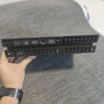 PS4 500GB + ovládač + 2x hra - 3