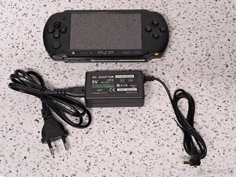 PSP + ADAPTER + 2GB CARD / PSP-E1004 PLAYSTATION PORTABLE - 3