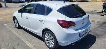 Opel Astra 2.0 CDTI 165k ECOTEC Cosmo - 3