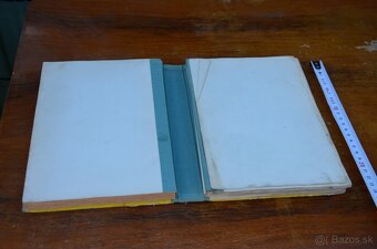 Predák knihu o automobiloch - 3